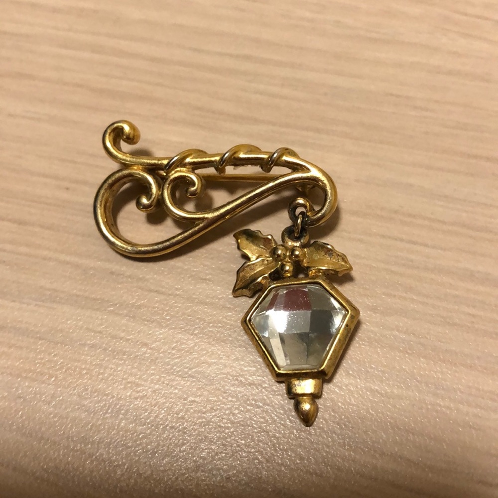 Dress pin